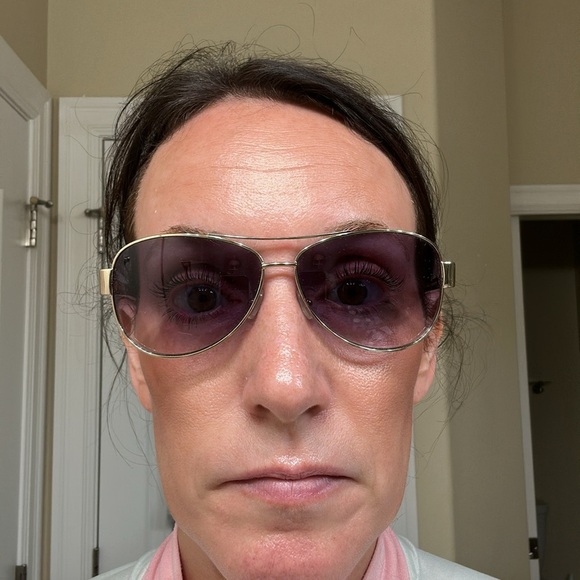 Vera Bradley women’s sunglasses and matching case. The frame is a light gold. - Picture 9 of 17